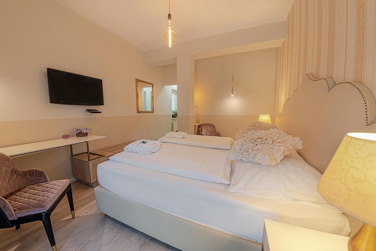 Casablanca Panzio Bed & Breakfast Tata Exterior photo